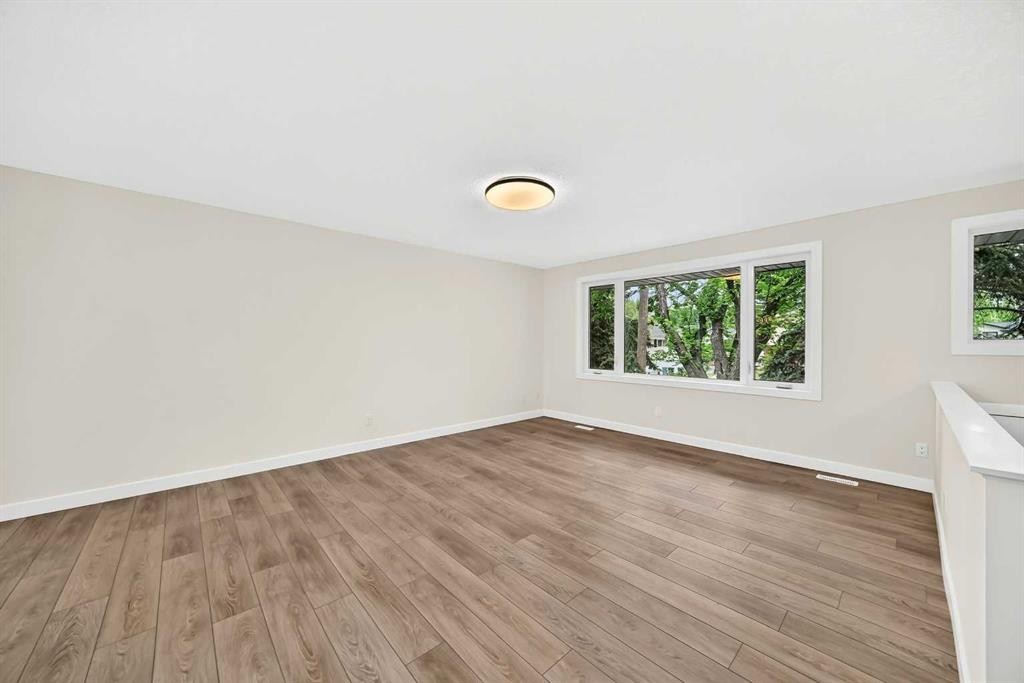 4016 37 Street Nw, Calgary, AB - Indoor Photo Showing Other Room