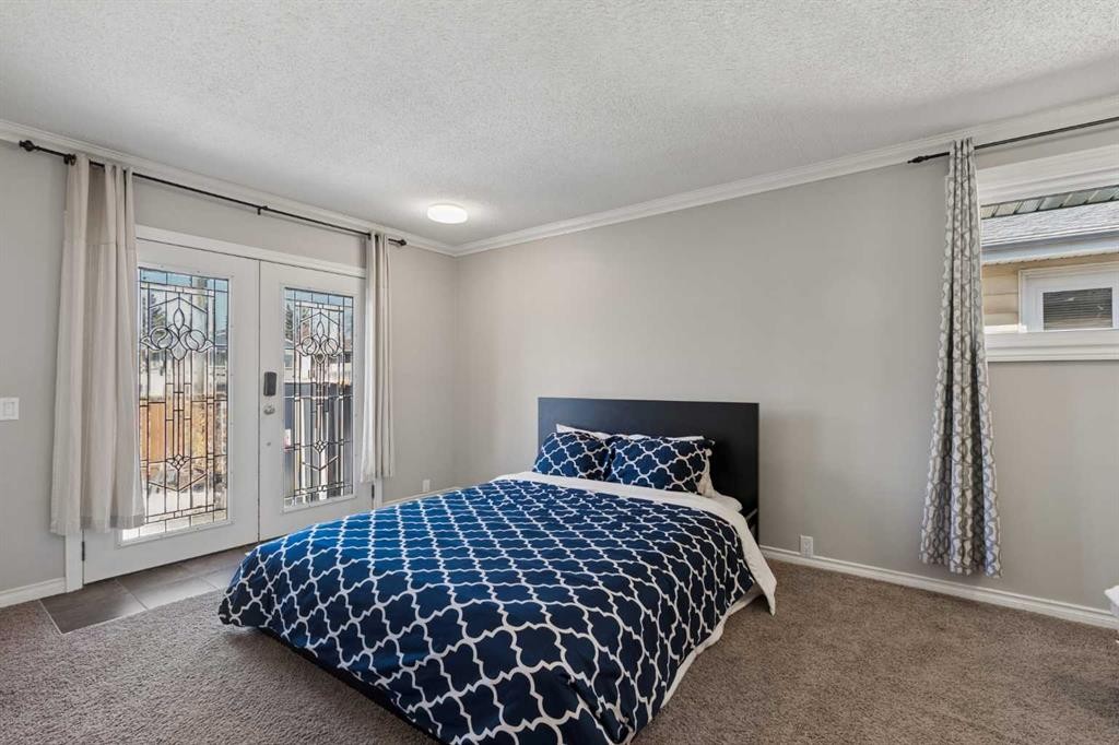 8011 Huntington Street Ne, Calgary, AB - Indoor Photo Showing Bedroom