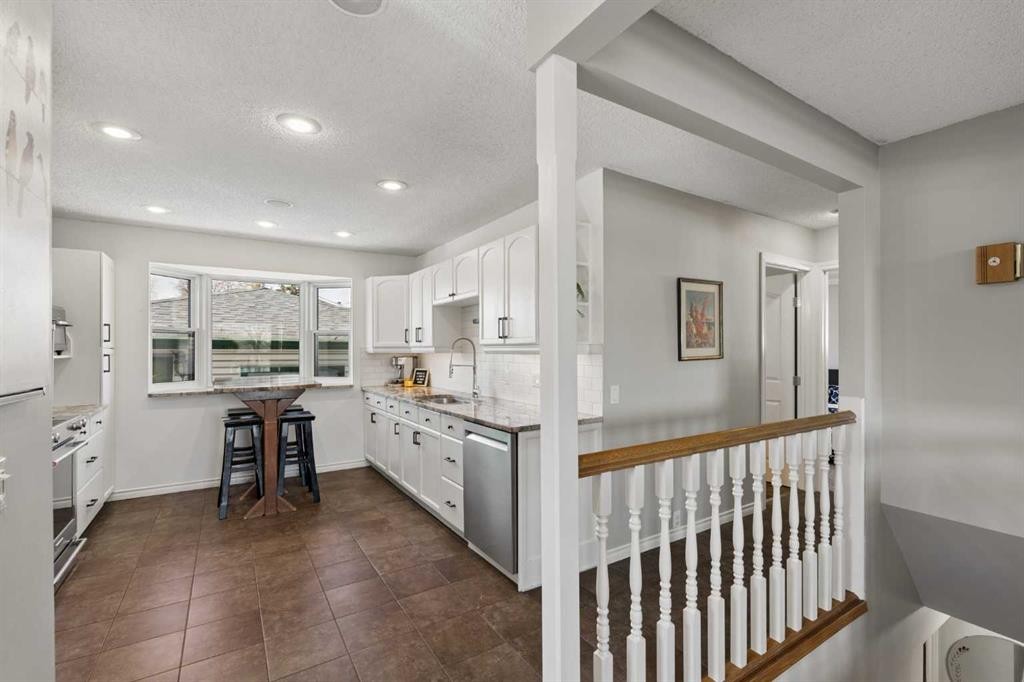 8011 Huntington Street Ne, Calgary, AB - Indoor Photo Showing Kitchen With Upgraded Kitchen