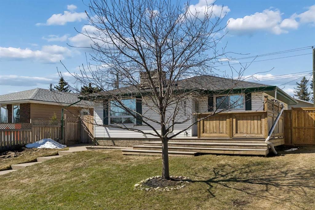 8011 Huntington Street Ne, Calgary, AB - Outdoor