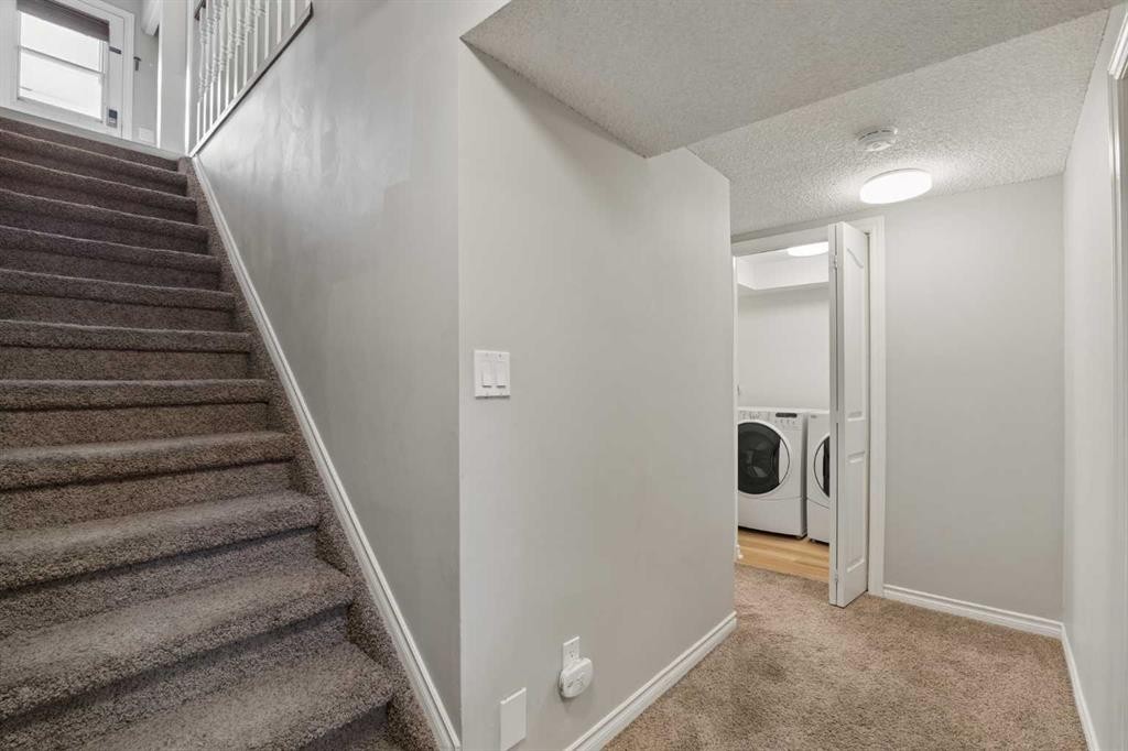 8011 Huntington Street Ne, Calgary, AB - Indoor Photo Showing Other Room