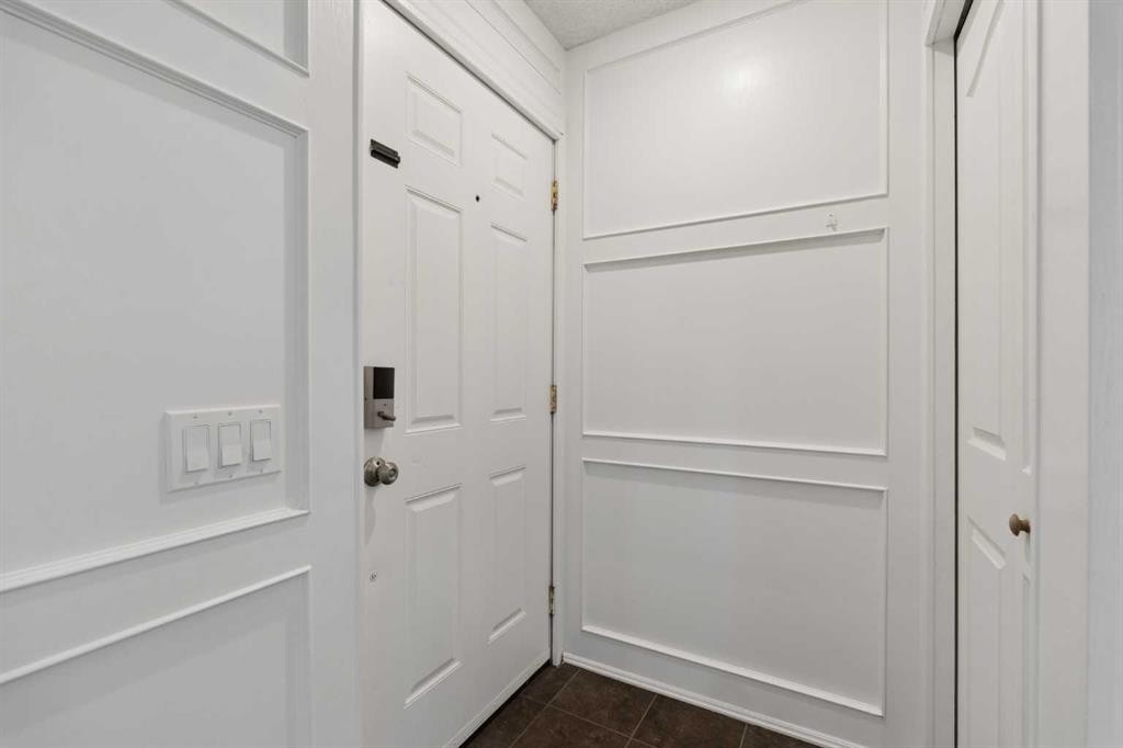 8011 Huntington Street Ne, Calgary, AB - Indoor Photo Showing Other Room