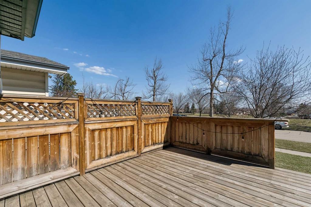 8011 Huntington Street Ne, Calgary, AB - Outdoor