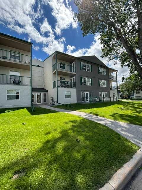 302-105 7 Avenue Se, High River, AB