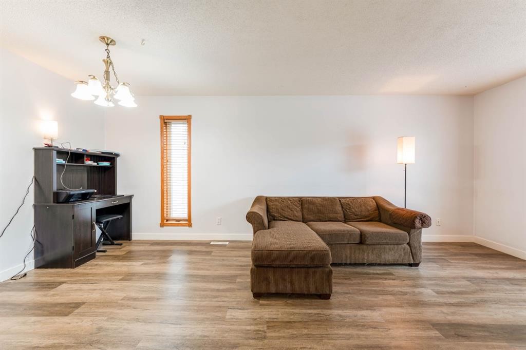 52 Covington Road Ne, Calgary, AB