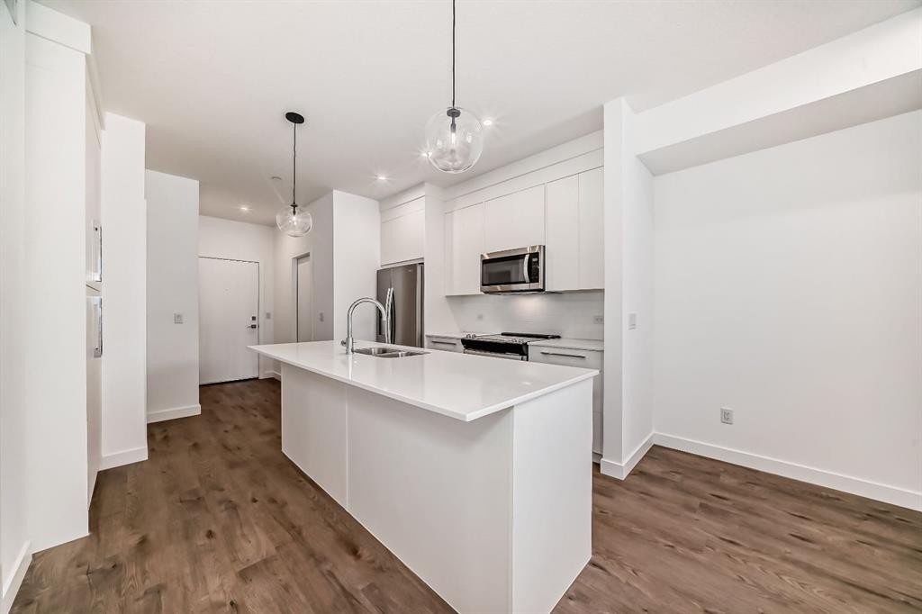 4416-6 Merganser Drive West, Chestermere, AB - Indoor Photo Showing Kitchen With Double Sink With Upgraded Kitchen