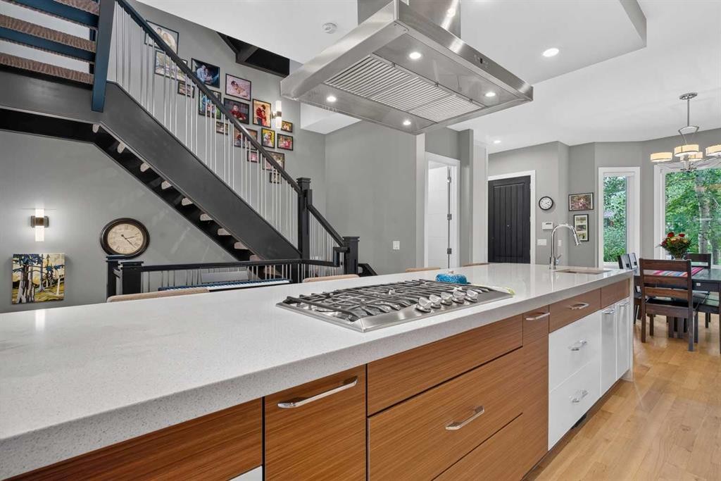 2219 2 Avenue Nw, Calgary, AB - Indoor Photo Showing Kitchen