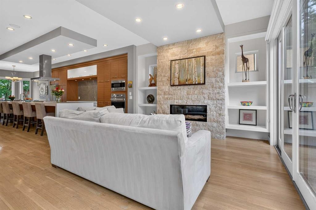 2219 2 Avenue Nw, Calgary, AB - Indoor Photo Showing Living Room With Fireplace