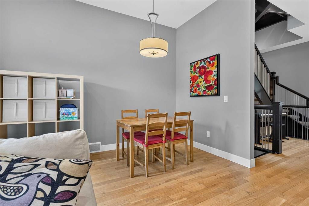 2219 2 Avenue Nw, Calgary, AB - Indoor