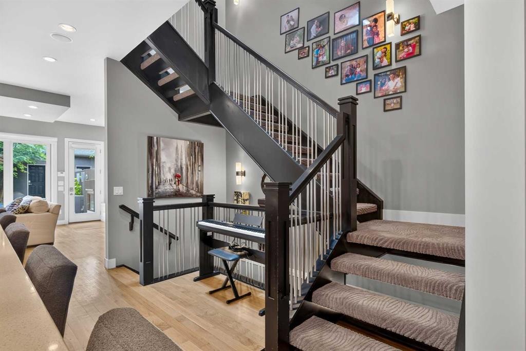 2219 2 Avenue Nw, Calgary, AB - Indoor Photo Showing Other Room