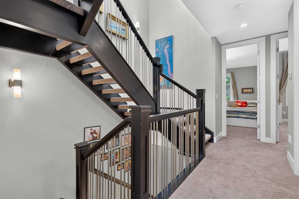 2219 2 Avenue Nw, Calgary, AB - Indoor Photo Showing Other Room