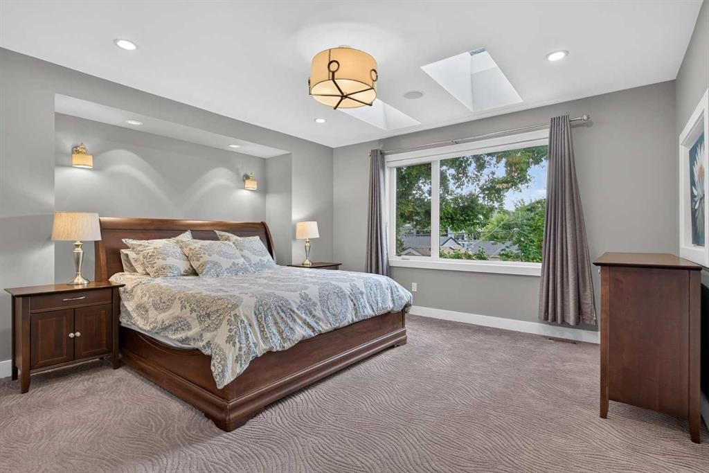2219 2 Avenue Nw, Calgary, AB - Indoor Photo Showing Bedroom