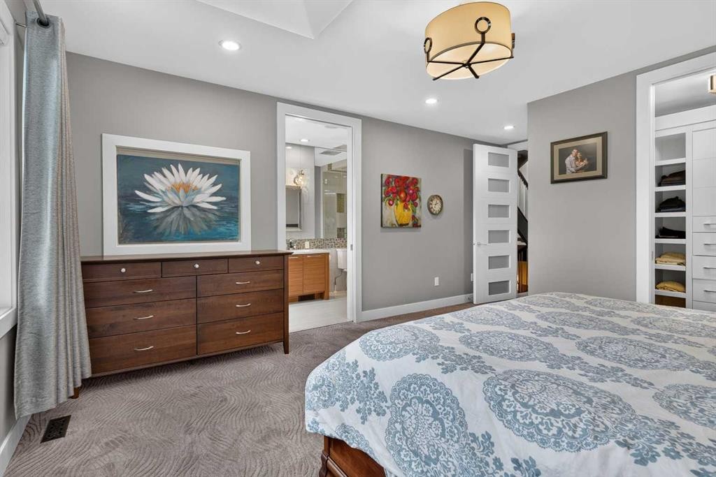 2219 2 Avenue Nw, Calgary, AB - Indoor Photo Showing Bedroom