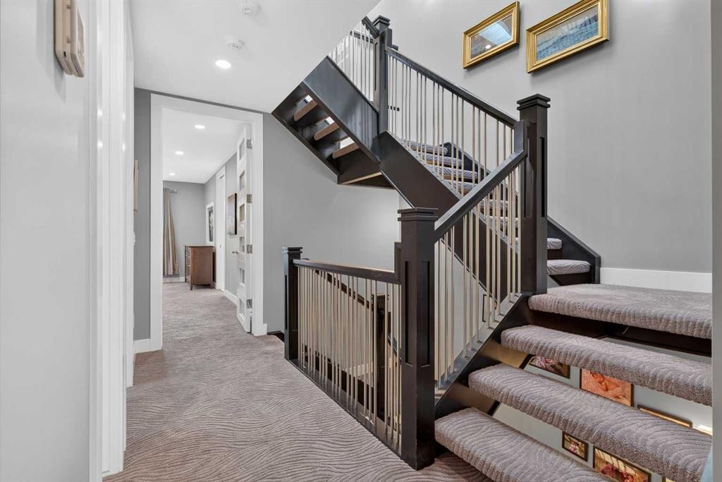 2219 2 Avenue Nw, Calgary, AB - Indoor Photo Showing Other Room