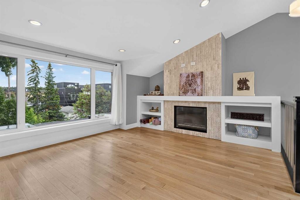2219 2 Avenue Nw, Calgary, AB - Indoor Photo Showing Living Room With Fireplace