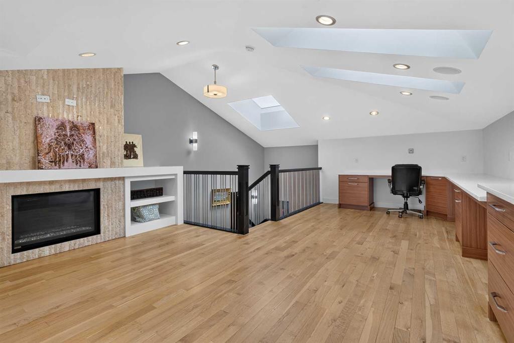 2219 2 Avenue Nw, Calgary, AB - Indoor With Fireplace