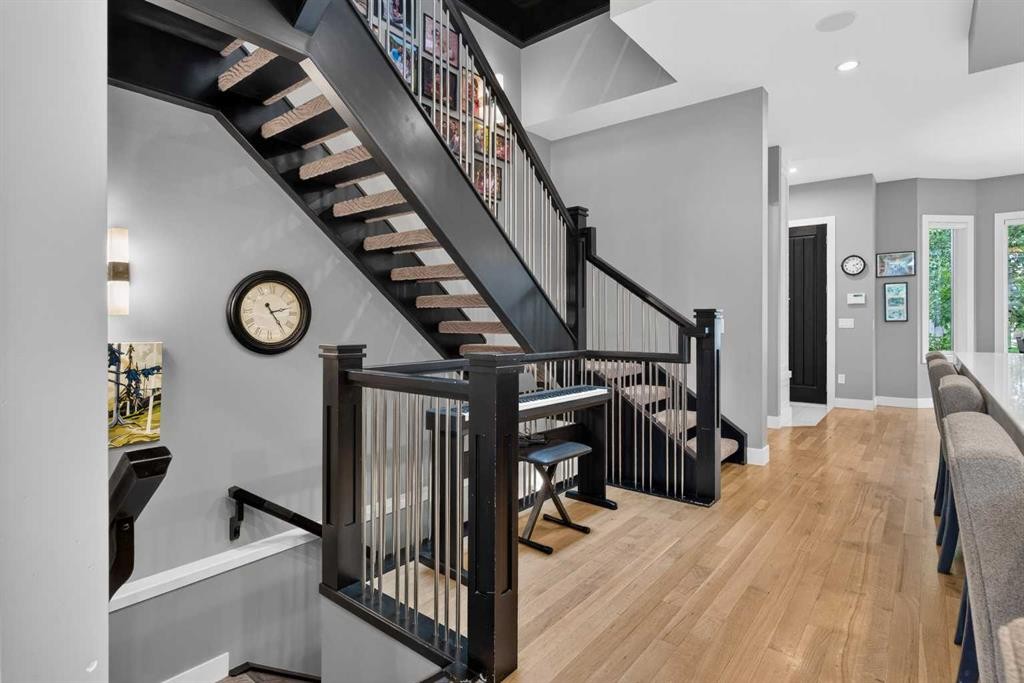 2219 2 Avenue Nw, Calgary, AB - Indoor Photo Showing Other Room