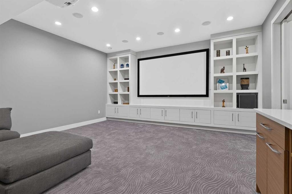 2219 2 Avenue Nw, Calgary, AB - Indoor Photo Showing Other Room