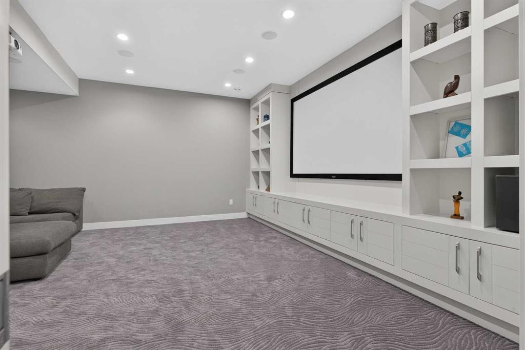 2219 2 Avenue Nw, Calgary, AB - Indoor Photo Showing Other Room