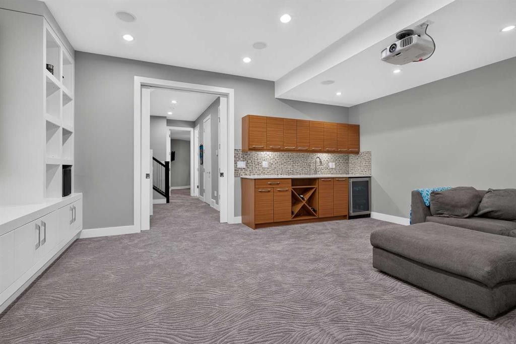 2219 2 Avenue Nw, Calgary, AB - Indoor