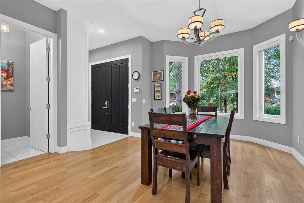 2219 2 Avenue Nw, Calgary, AB - Indoor Photo Showing Dining Room