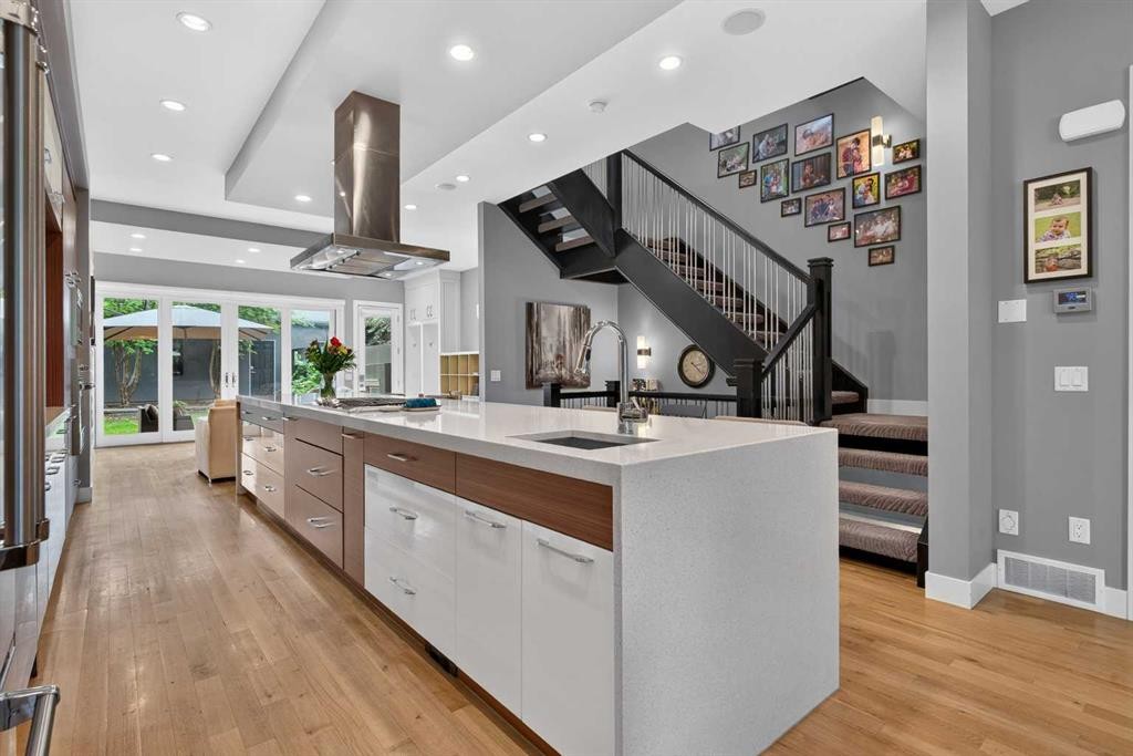 2219 2 Avenue Nw, Calgary, AB - Indoor