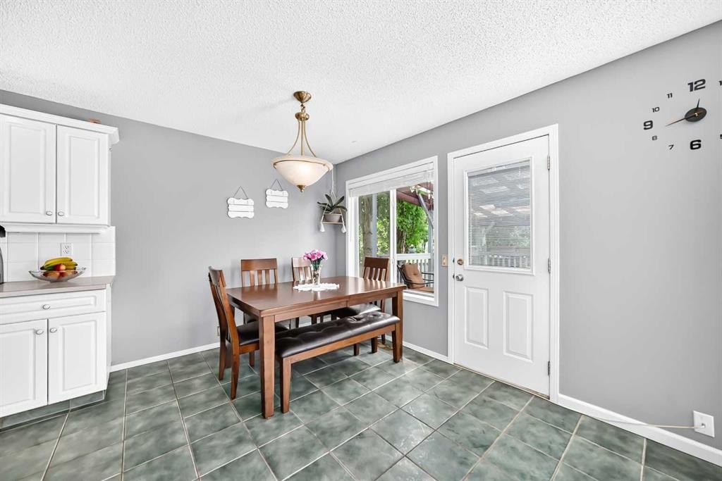 220 Shawbrooke Manor Sw, Calgary, AB - Indoor Photo Showing Other Room