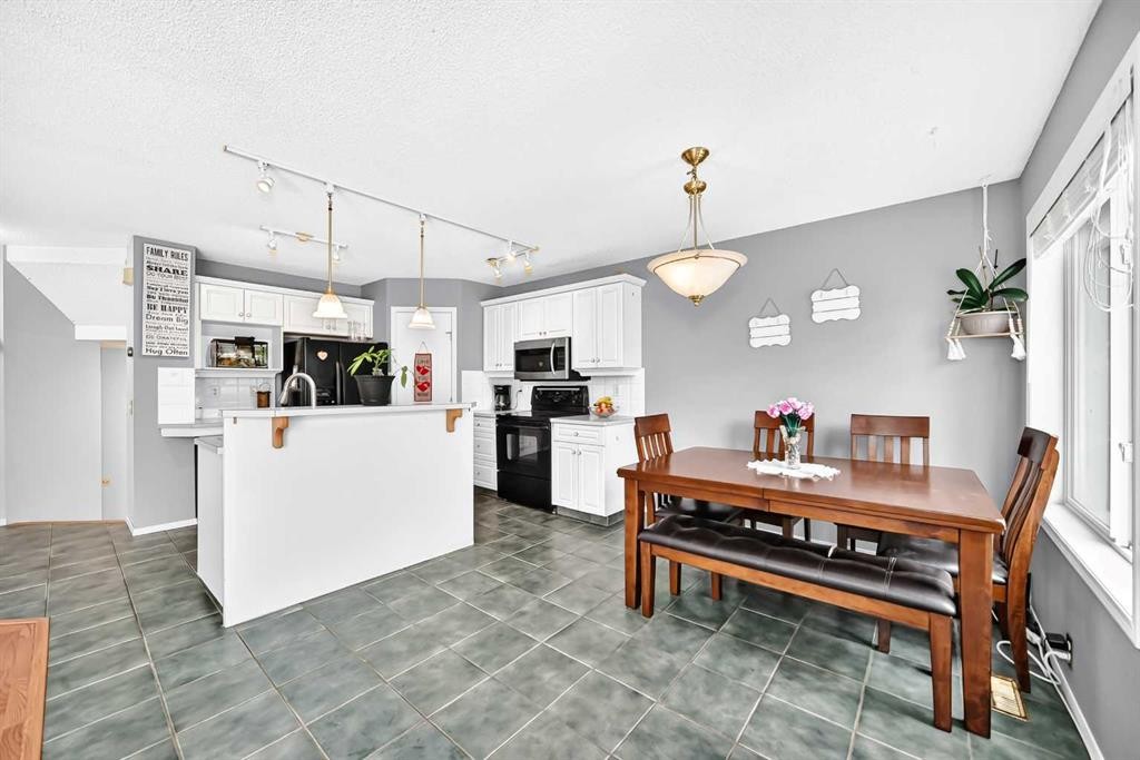 220 Shawbrooke Manor Sw, Calgary, AB - Indoor