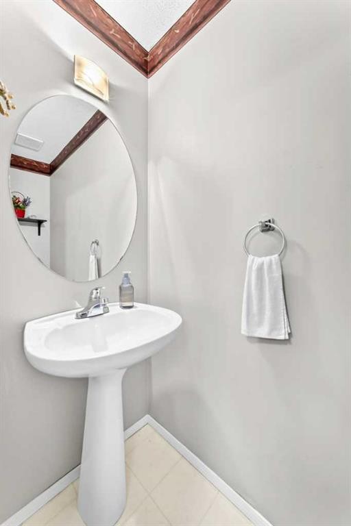 220 Shawbrooke Manor Sw, Calgary, AB - Indoor Photo Showing Bathroom