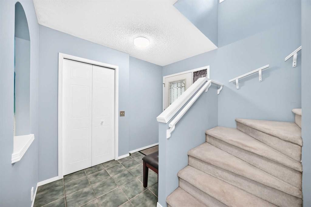 220 Shawbrooke Manor Sw, Calgary, AB - Indoor Photo Showing Other Room