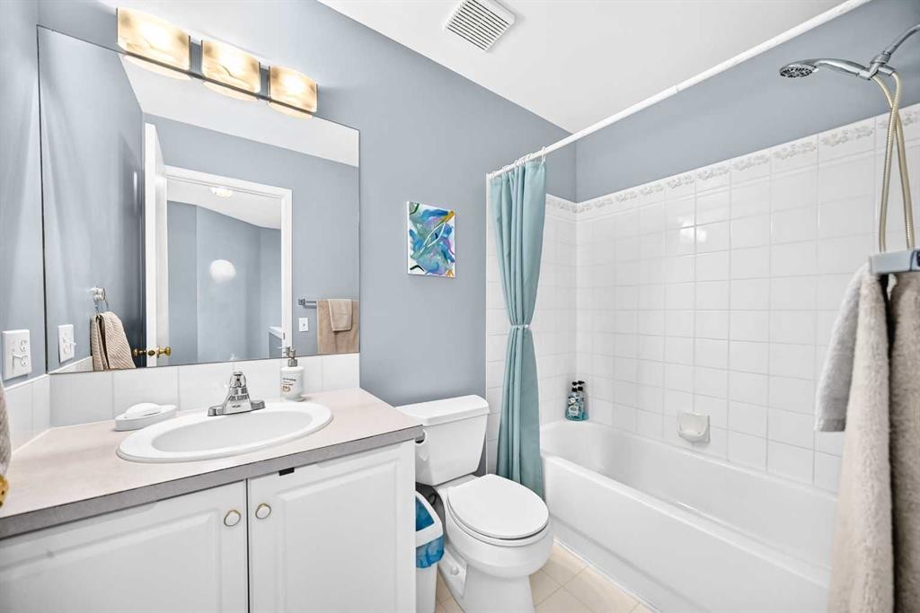 220 Shawbrooke Manor Sw, Calgary, AB - Indoor Photo Showing Bathroom