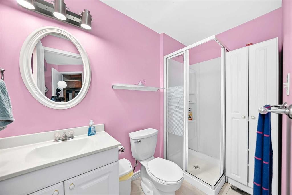 220 Shawbrooke Manor Sw, Calgary, AB - Indoor Photo Showing Bathroom