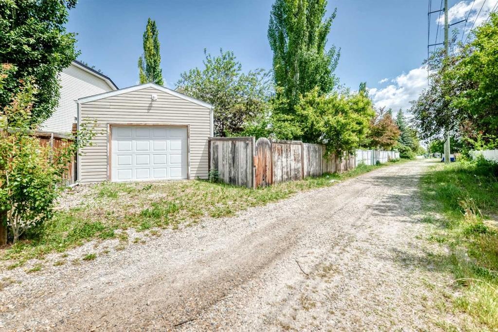 220 Shawbrooke Manor Sw, Calgary, AB - Outdoor