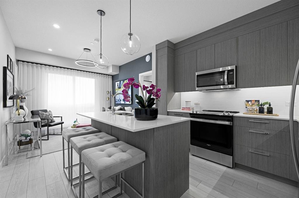 1521-63 Corner Glen Crescent Ne, Calgary, AB - Indoor Photo Showing Kitchen With Upgraded Kitchen