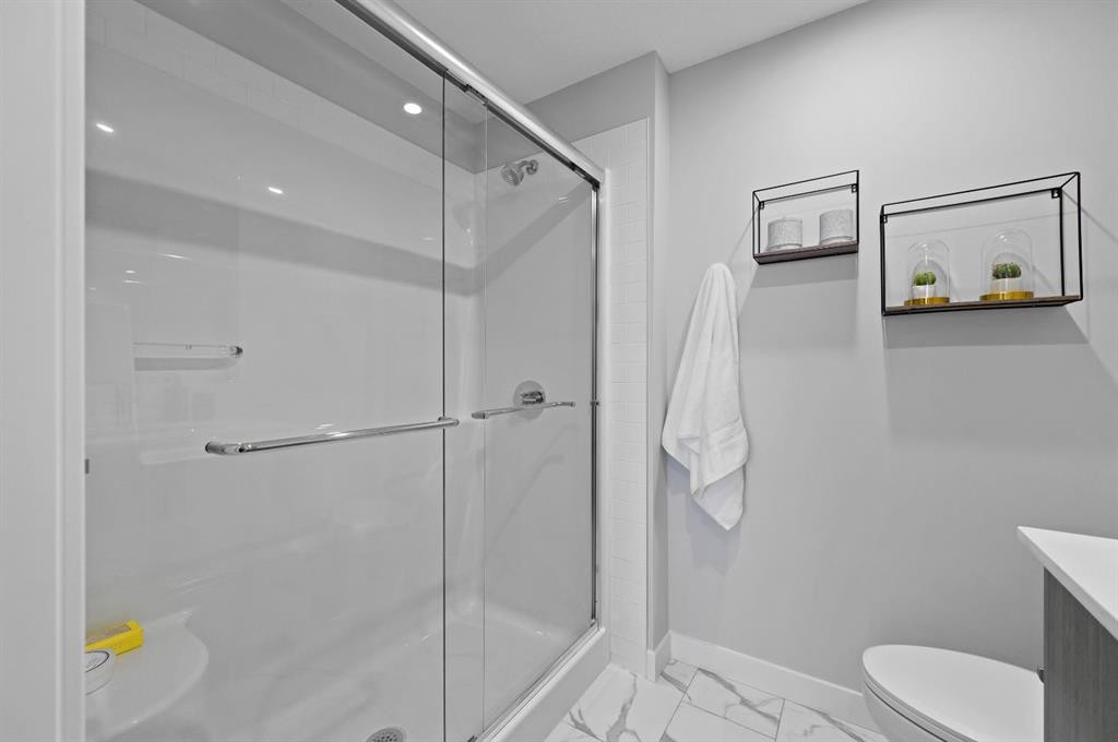 1521-63 Corner Glen Crescent Ne, Calgary, AB - Indoor Photo Showing Bathroom