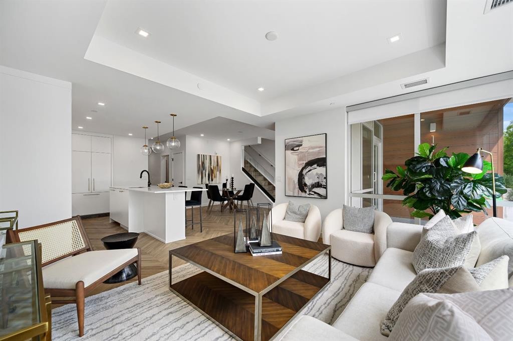 114-8505 Broadcast Avenue Sw, Calgary, AB - Indoor Photo Showing Living Room
