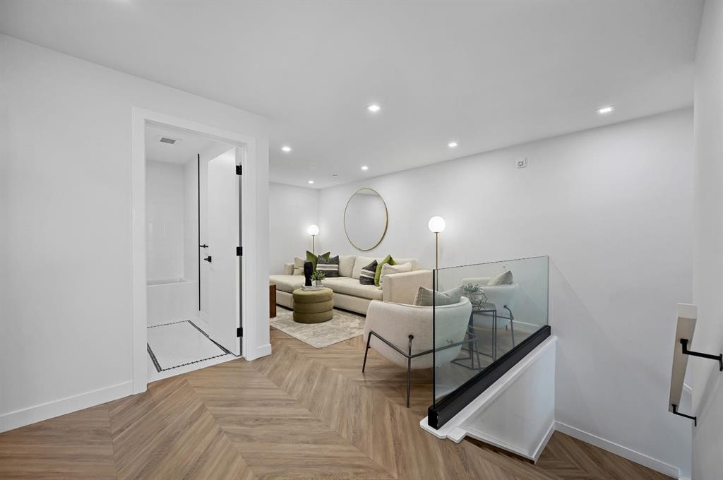 114-8505 Broadcast Avenue Sw, Calgary, AB - Indoor Photo Showing Other Room