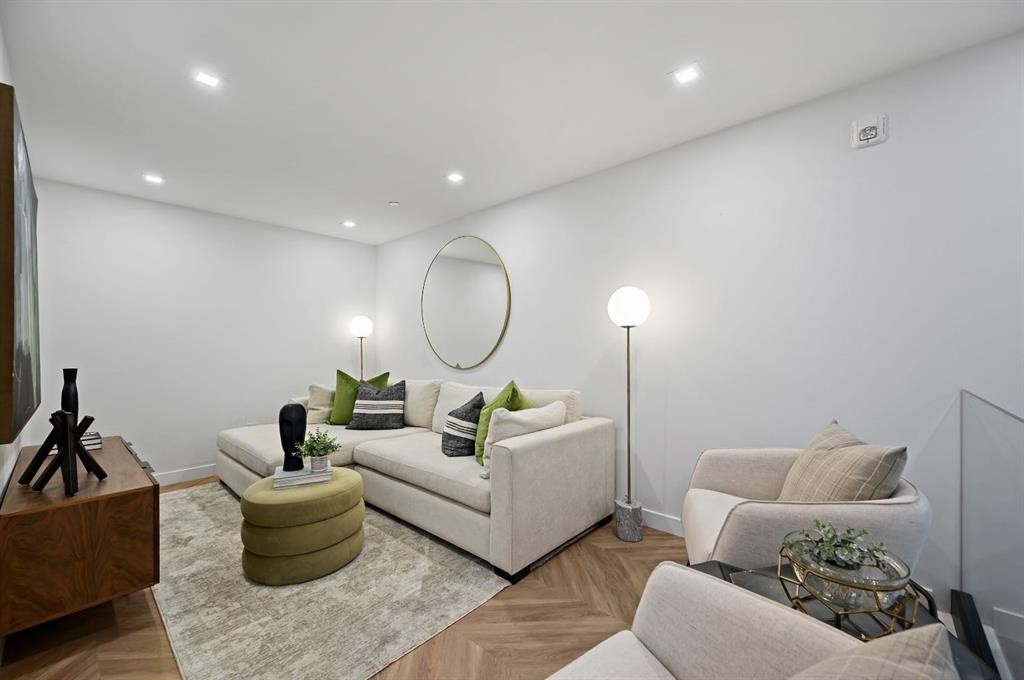 114-8505 Broadcast Avenue Sw, Calgary, AB - Indoor