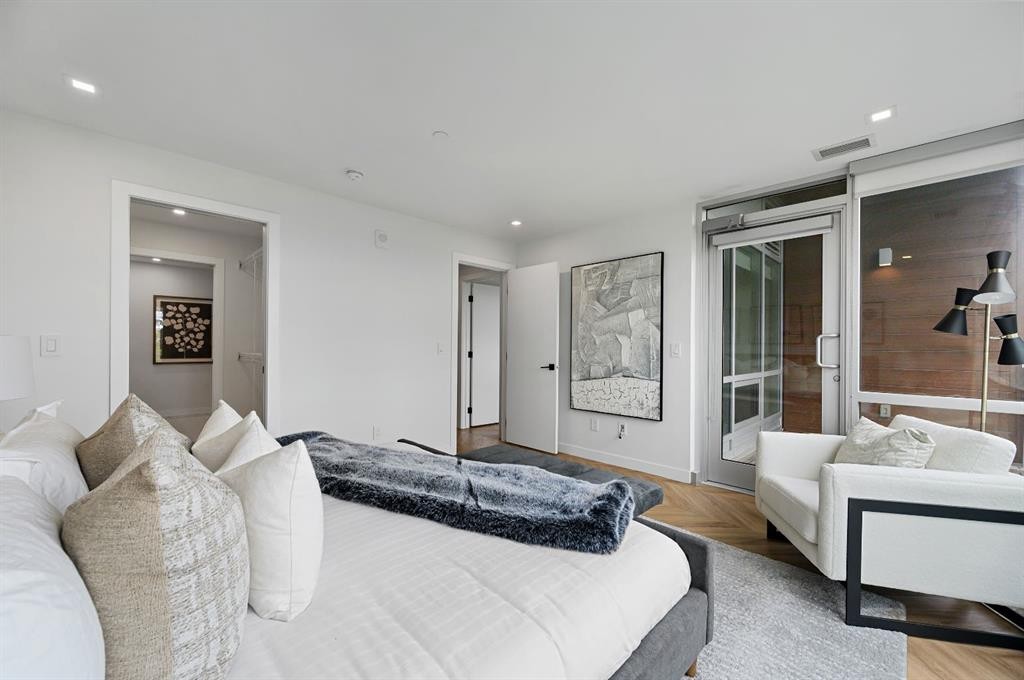 114-8505 Broadcast Avenue Sw, Calgary, AB - Indoor Photo Showing Living Room