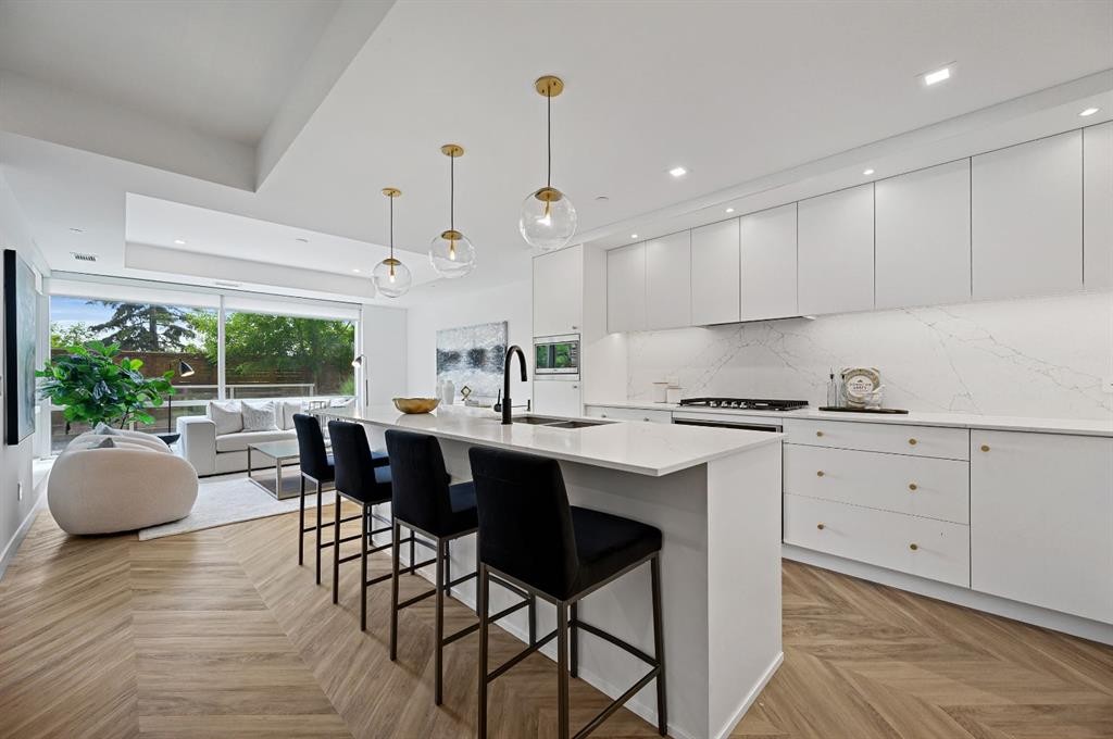 114-8505 Broadcast Avenue Sw, Calgary, AB - Indoor Photo Showing Kitchen With Upgraded Kitchen