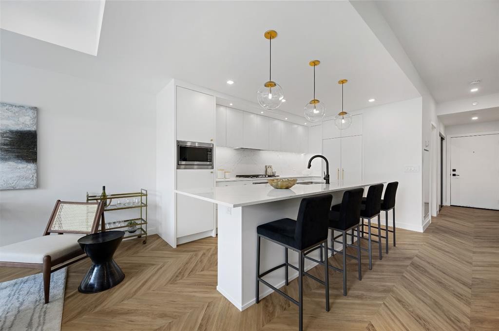 114-8505 Broadcast Avenue Sw, Calgary, AB - Indoor Photo Showing Kitchen With Upgraded Kitchen