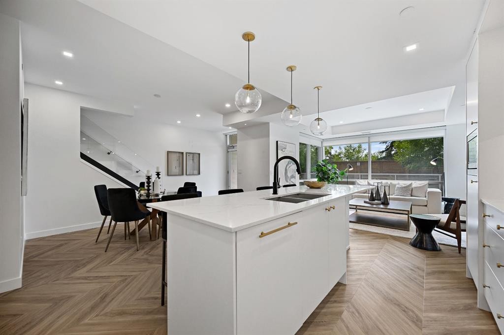 114-8505 Broadcast Avenue Sw, Calgary, AB - Indoor Photo Showing Kitchen With Double Sink With Upgraded Kitchen