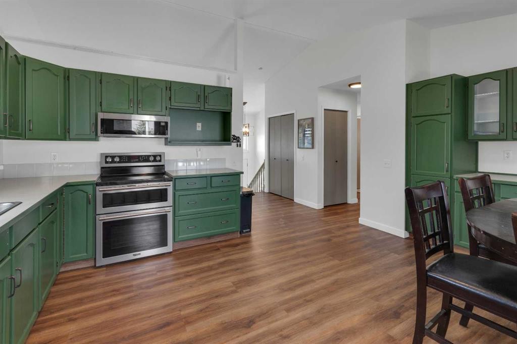 18 West Mcmanus Road, Cochrane, AB