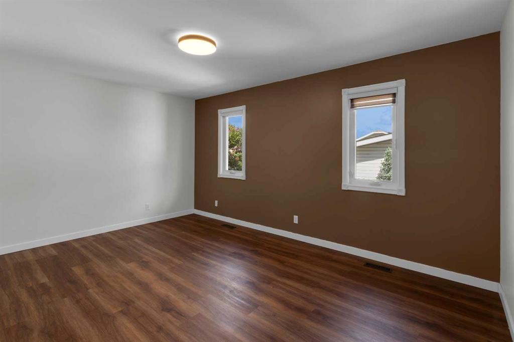 18 West Mcmanus Road, Cochrane, AB