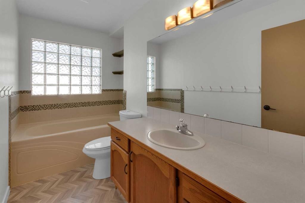 18 West Mcmanus Road, Cochrane, AB