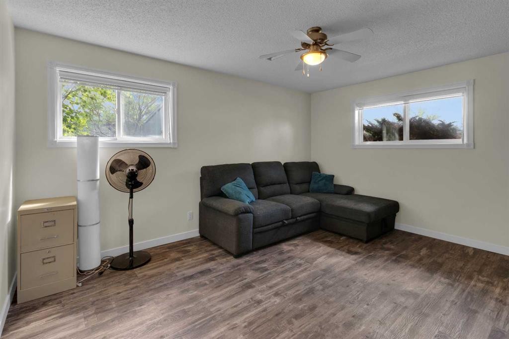 18 West Mcmanus Road, Cochrane, AB