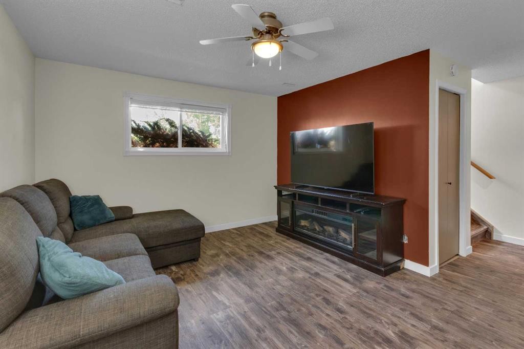 18 West Mcmanus Road, Cochrane, AB