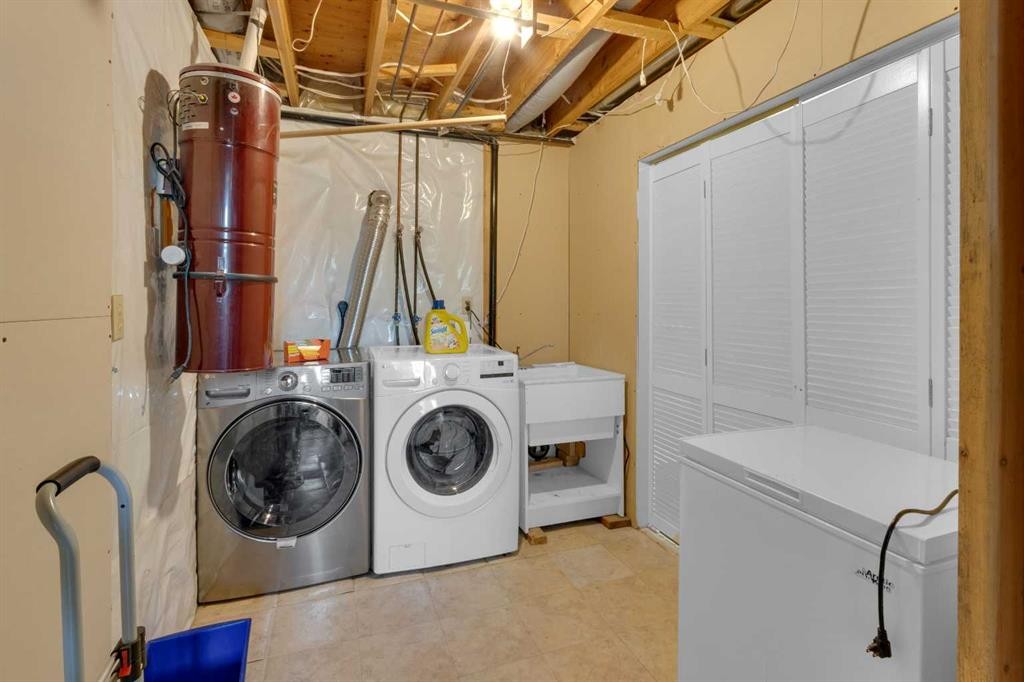 18 West Mcmanus Road, Cochrane, AB