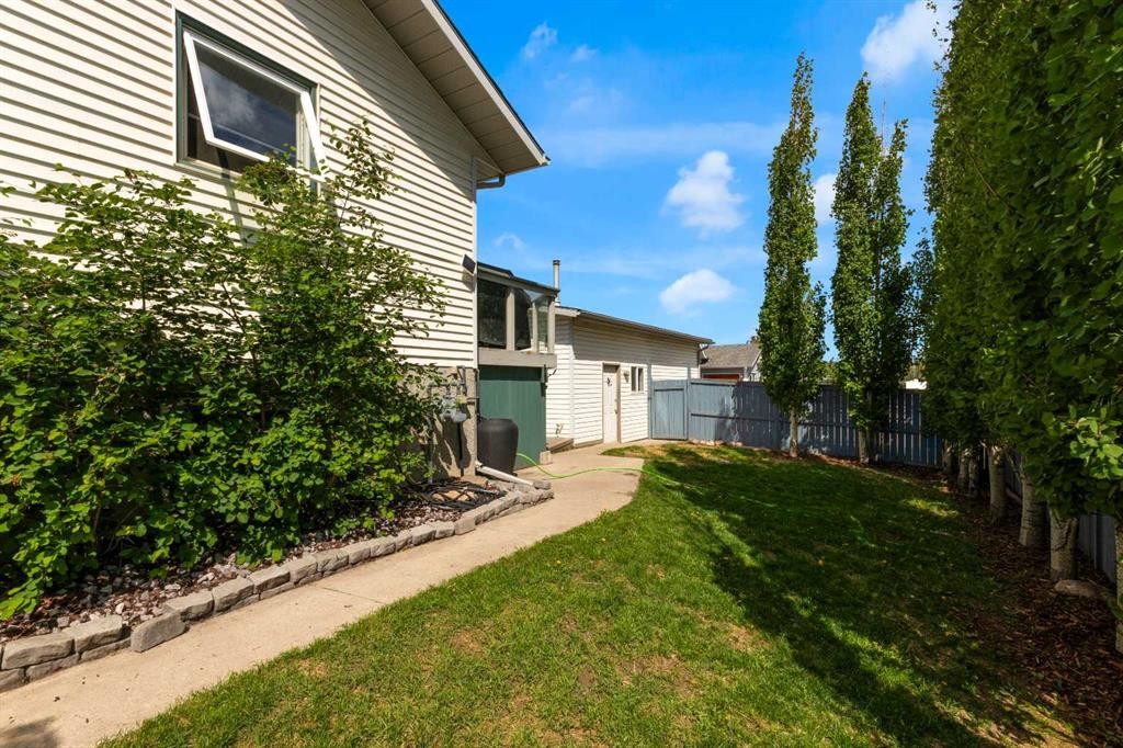 18 West Mcmanus Road, Cochrane, AB