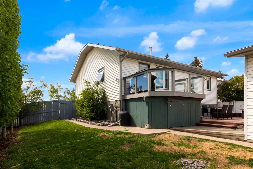 18 West Mcmanus Road, Cochrane, AB